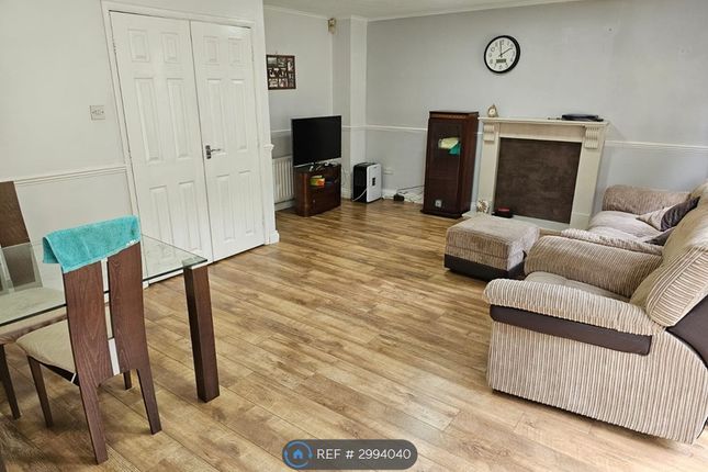 Sands Farm Drive, Burnham, Slough photo 3