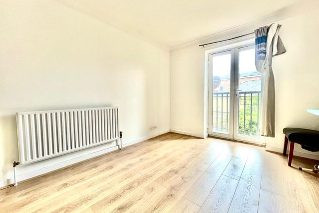 Thumbnail Flat to rent in St. Pauls Way, London