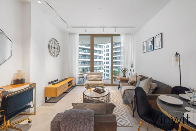 Apartment 603, One Park Drive, London photo 3