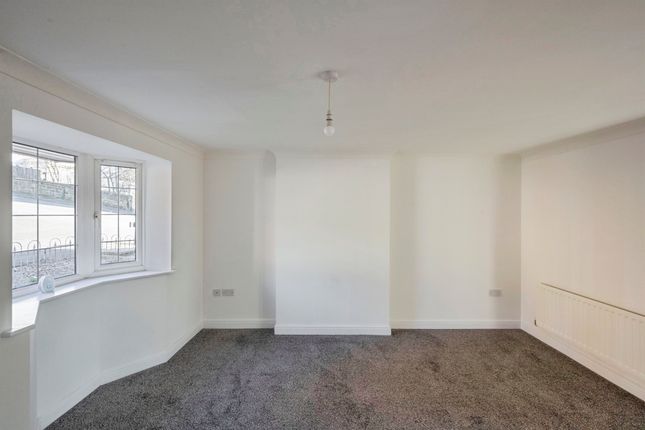 3, Hills Close, Mexborough photo 3