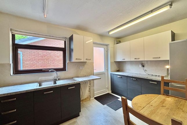 9 Meadow Rise, Nottingham photo 4
