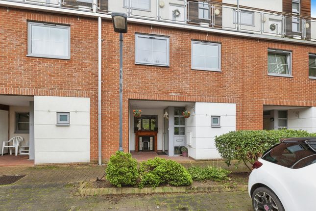 Thumbnail Terraced house for sale in Windmill Road, Slough