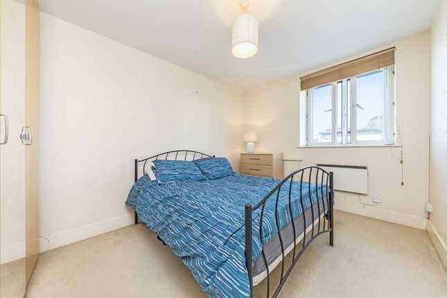 Flat 50, 102, Westminster Bridge Road, London photo 4