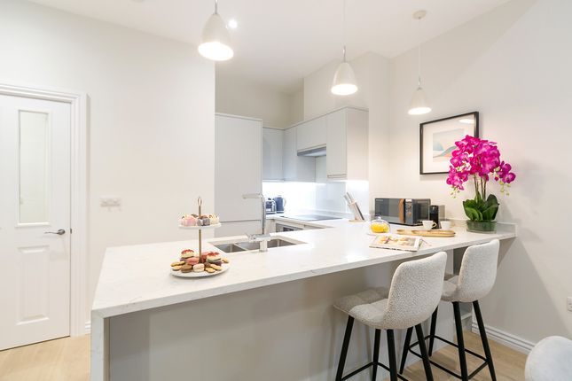 Flat 1, 79, Long Acre, London photo 4