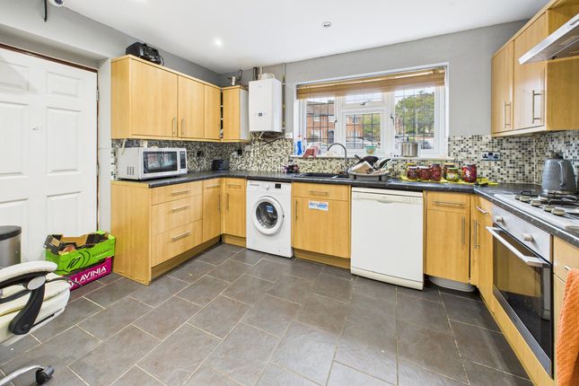2, Oak Street, Hemel Hempstead photo 2