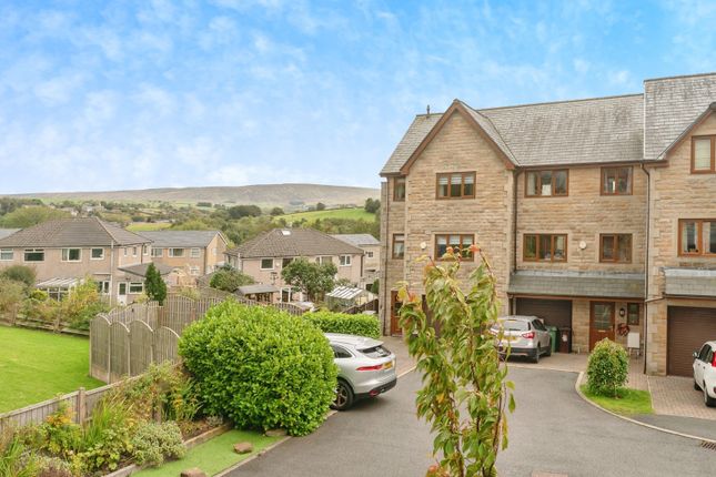 15, Standroyd Court, Lancashire photo 2