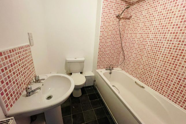 Flat 1, Claude Denis Court 54a Craven Street, Northampton, Northampton photo 4