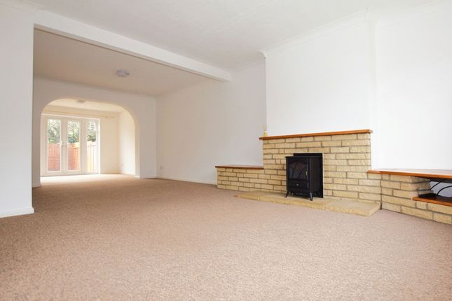 4 Holliers Close, Thame photo 2