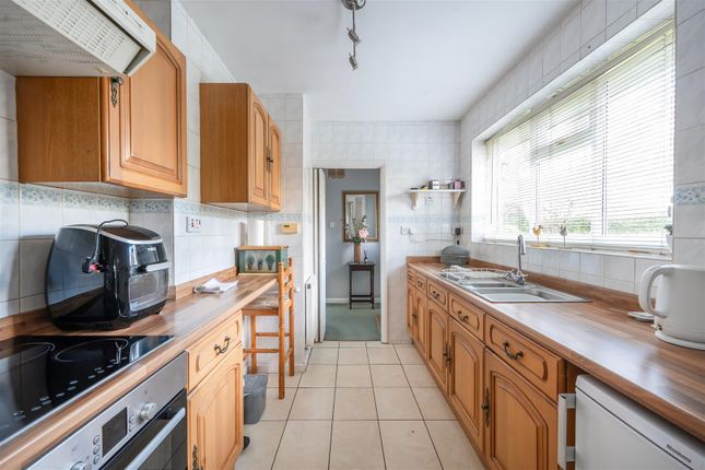 7, Howard Close, West Horsley photo 4