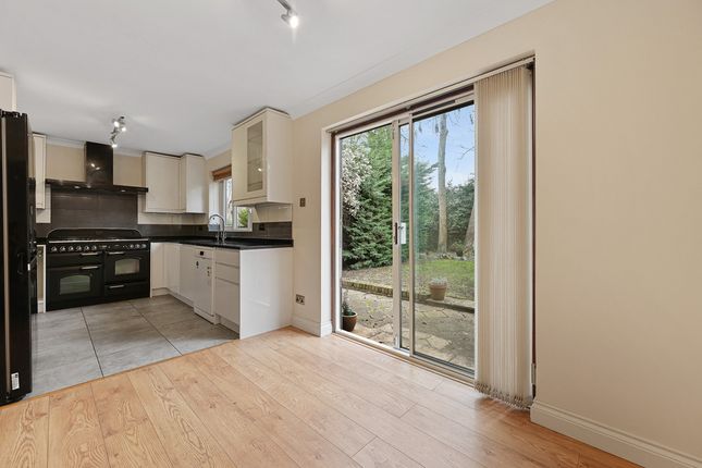 2, Baycroft Close, Pinner photo 2