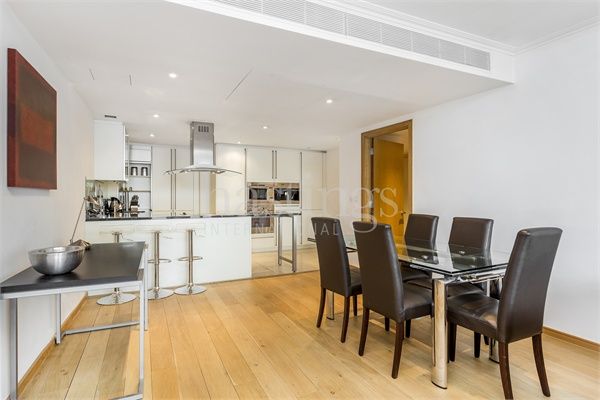 Flat to rent in West India Quay, Hertsmere Road, Canary Wharf, London