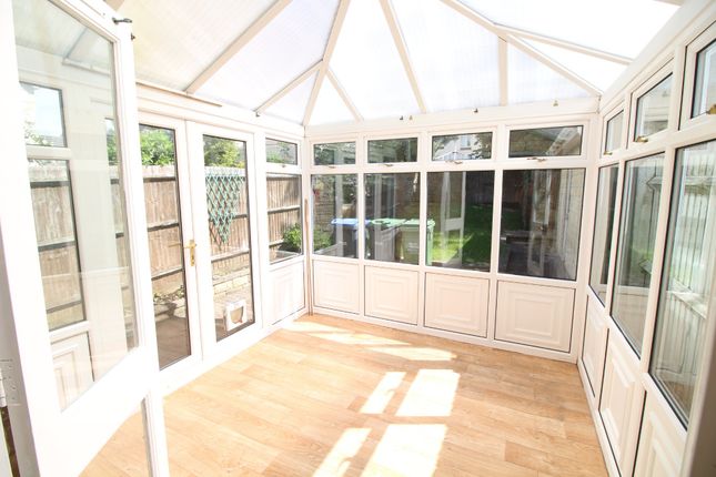 3, Meadowsweet Drive, Calne photo 5