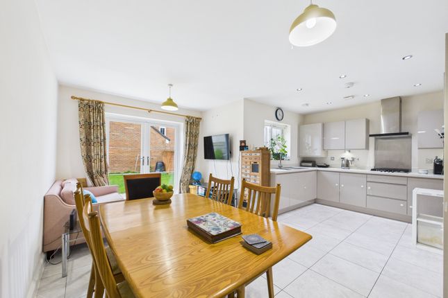 113 Goodearl Place, Princes Risborough photo 2