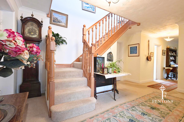 10, Hadleigh Road, Frinton-On-Sea photo 4