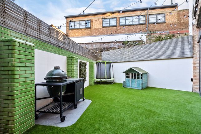 End terrace house for sale in Broughton Road, London