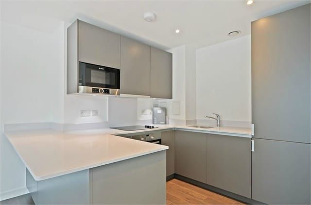 Flat 98, Pinnacle Apartments, Croydon photo 3