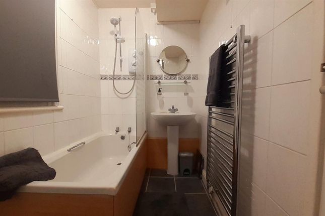 8 Waldrist Bathroom Photo1.Jpg