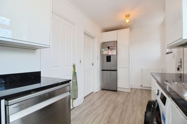 45, Oakwood Avenue, Wakefield photo 4