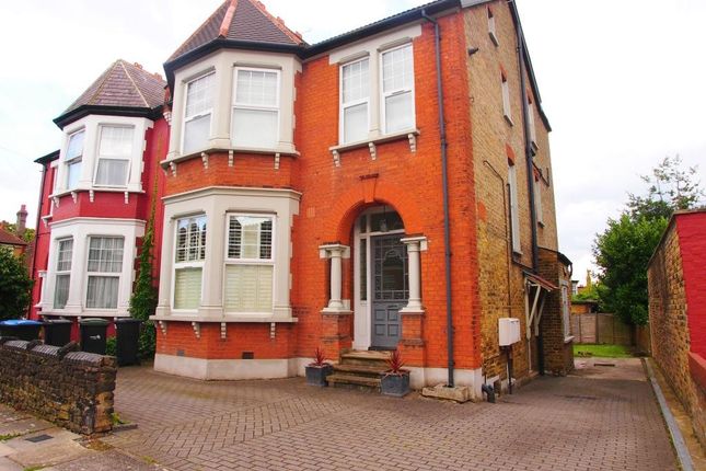 Flat to rent in Haslmere Road, Winchmore Hill