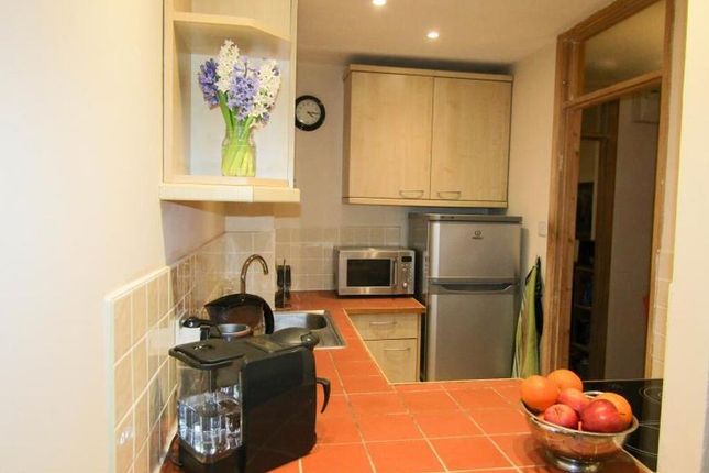 20, Eastbrook Close, Woking photo 4