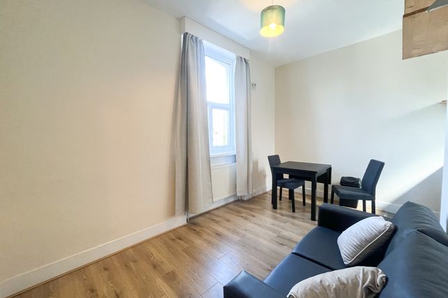 Flat to rent in Cromwell Road, Earls Court, London