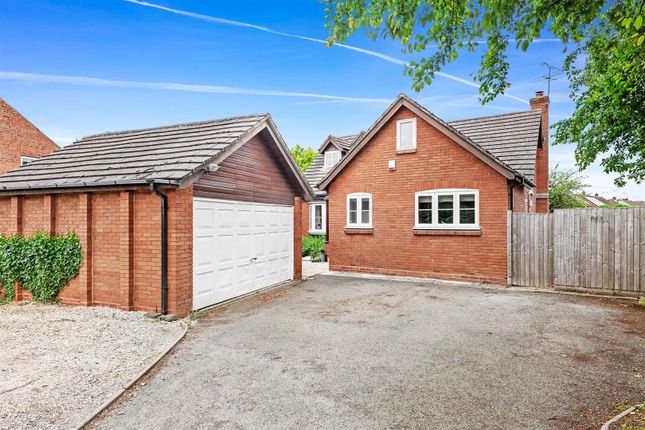Thumbnail Detached house for sale in Droitwich Road, Fernhill Heath, Worcester