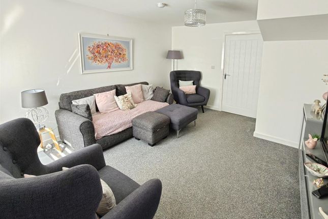 45, Lyncoln Drive, Lowestoft photo 2