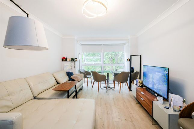 9, Heath Court, Wanstead photo 4