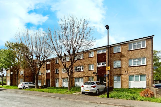 Flat for sale in Shoreham Close, Croydon