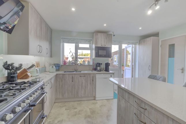 1, Woodfield Road, Buckinghamshire photo 3