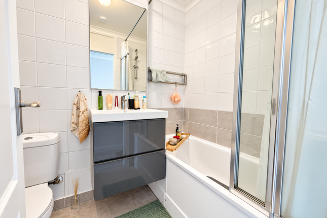 Flat 5, Centre Heights, London photo 5