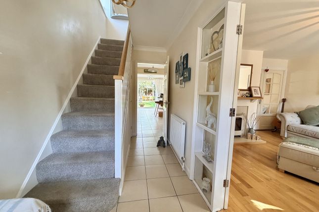 8, Springwell Drive, Leicester photo 4