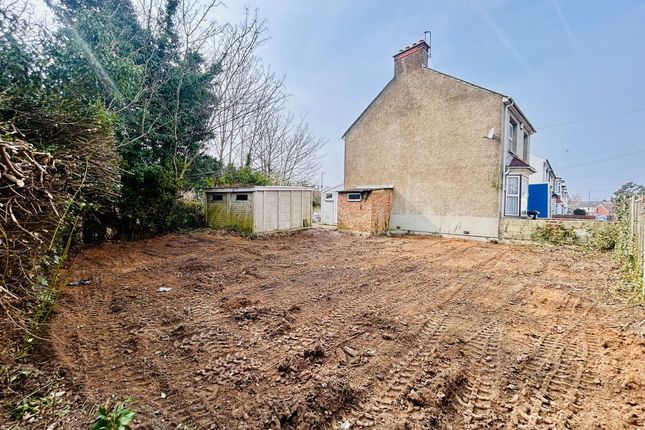 47 St. James's Avenue, Gravesend photo 2