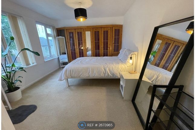 Room 1 - Double Bedroom With Inbuilt Wardrobes