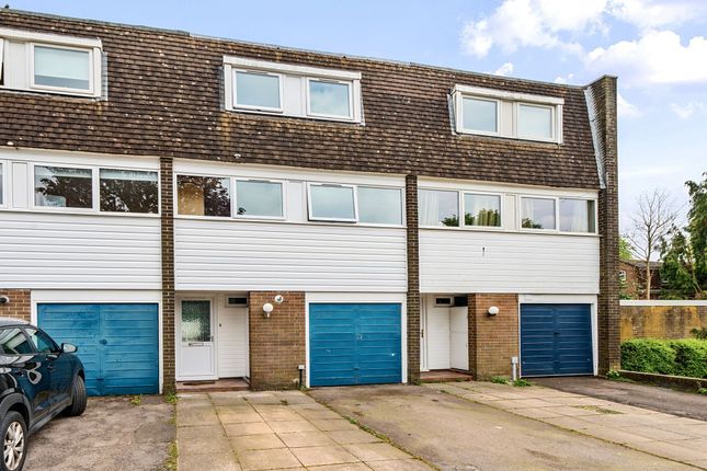 Town house for sale in Hawthorn Close, Horsham