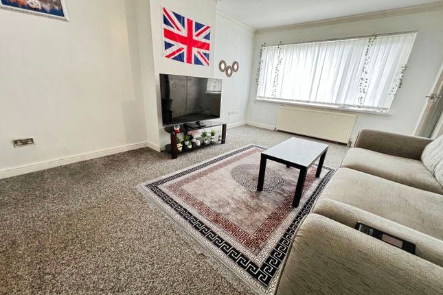 7, Summerbridge Crescent, Bradford photo 3