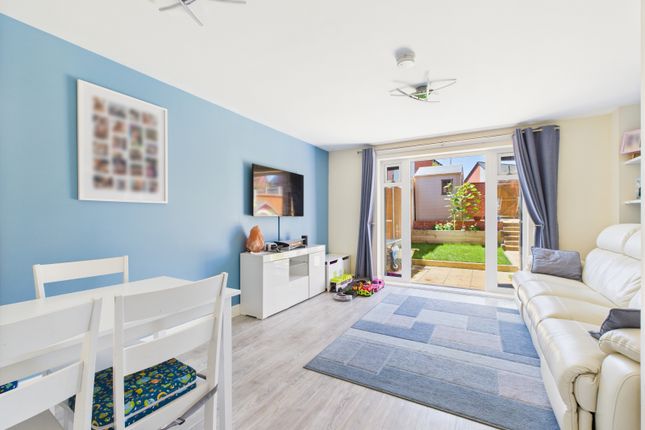 155, Bluebell Way, Whiteley photo 3