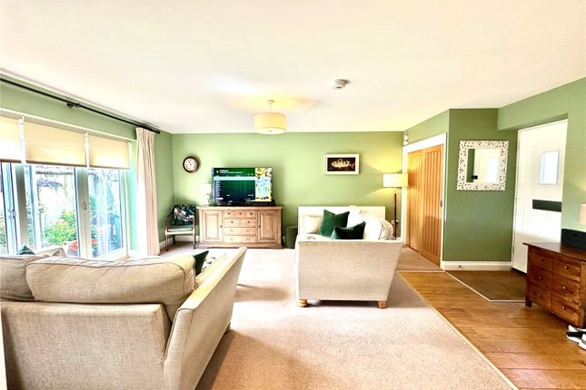 6, Pembroke House, The Planks photo 3