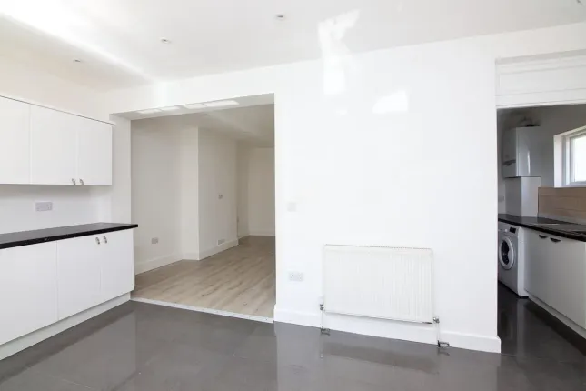 31, Carlton Avenue West, Wembley photo 4