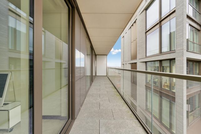 86 Balmoral House, Earls Way, London photo 4