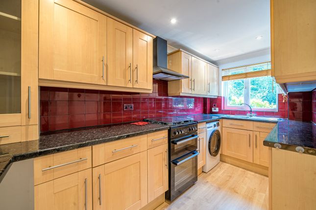 Flat 10, Brooklands Court,, Westfield Parade, New Haw photo 2