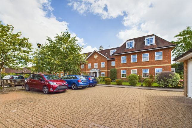 Thumbnail Flat for sale in Stanford Orchard, Warnham