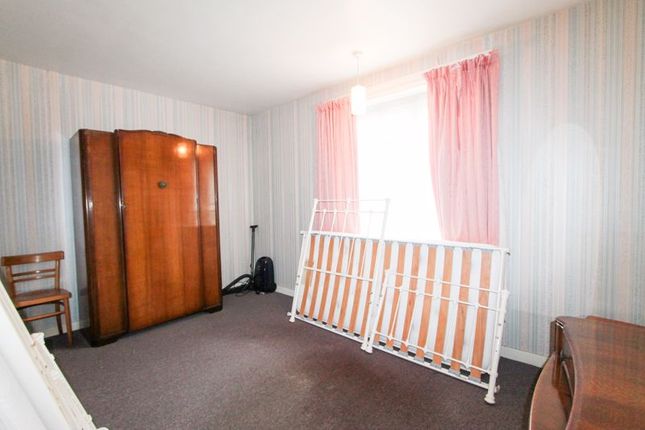 Flat for sale in Hillside Road, Southall