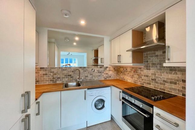 21, Hirondelle Close, Northampton photo 2