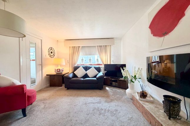 53, Clarkston Drive, Airdrie photo 2