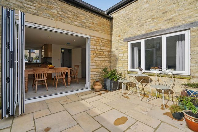 21 The Old Coachyard, Witney photo 4
