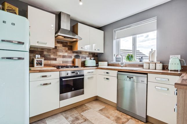 4, Sutton View, WAKEFIELD photo 3