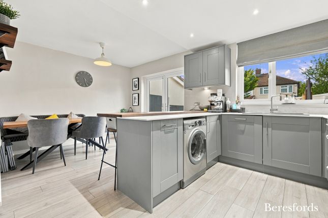 12, Edwards Way, Brentwood photo 4