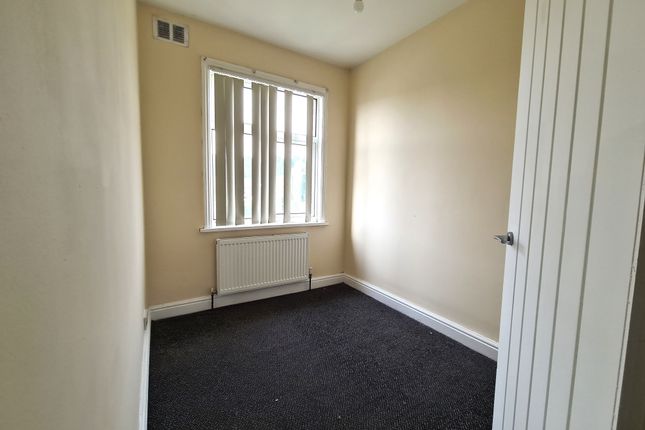 19, Kenpas Highway, Coventry photo 5
