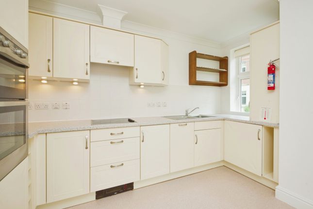 Flat 32, Haines House, Taunton photo 4